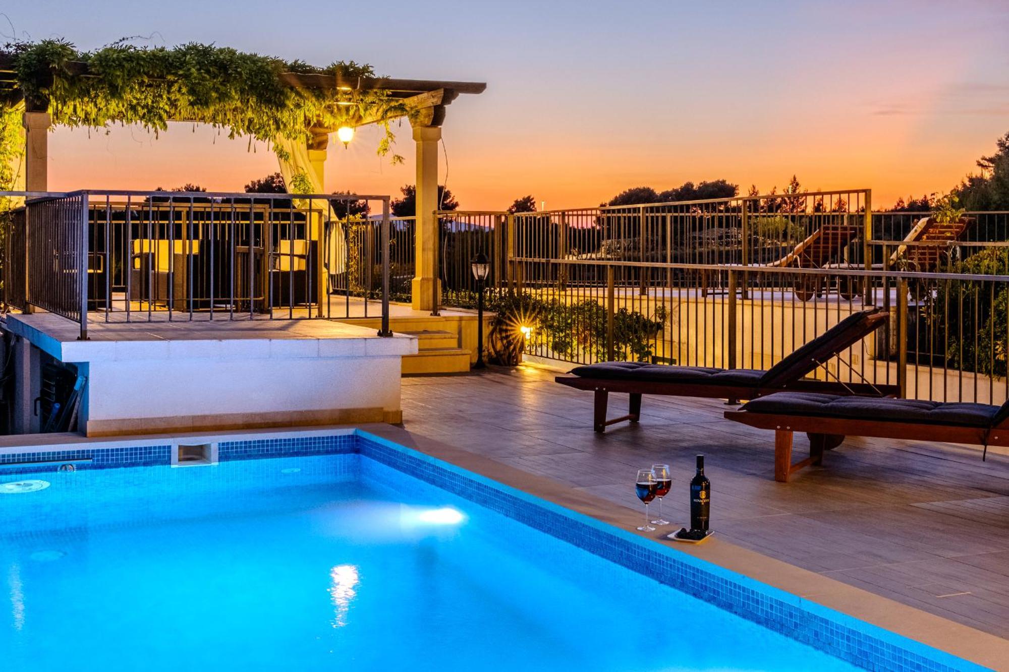 Villa Julia With Heated Pool, Ideal For Large Groups Milna  Exterior photo