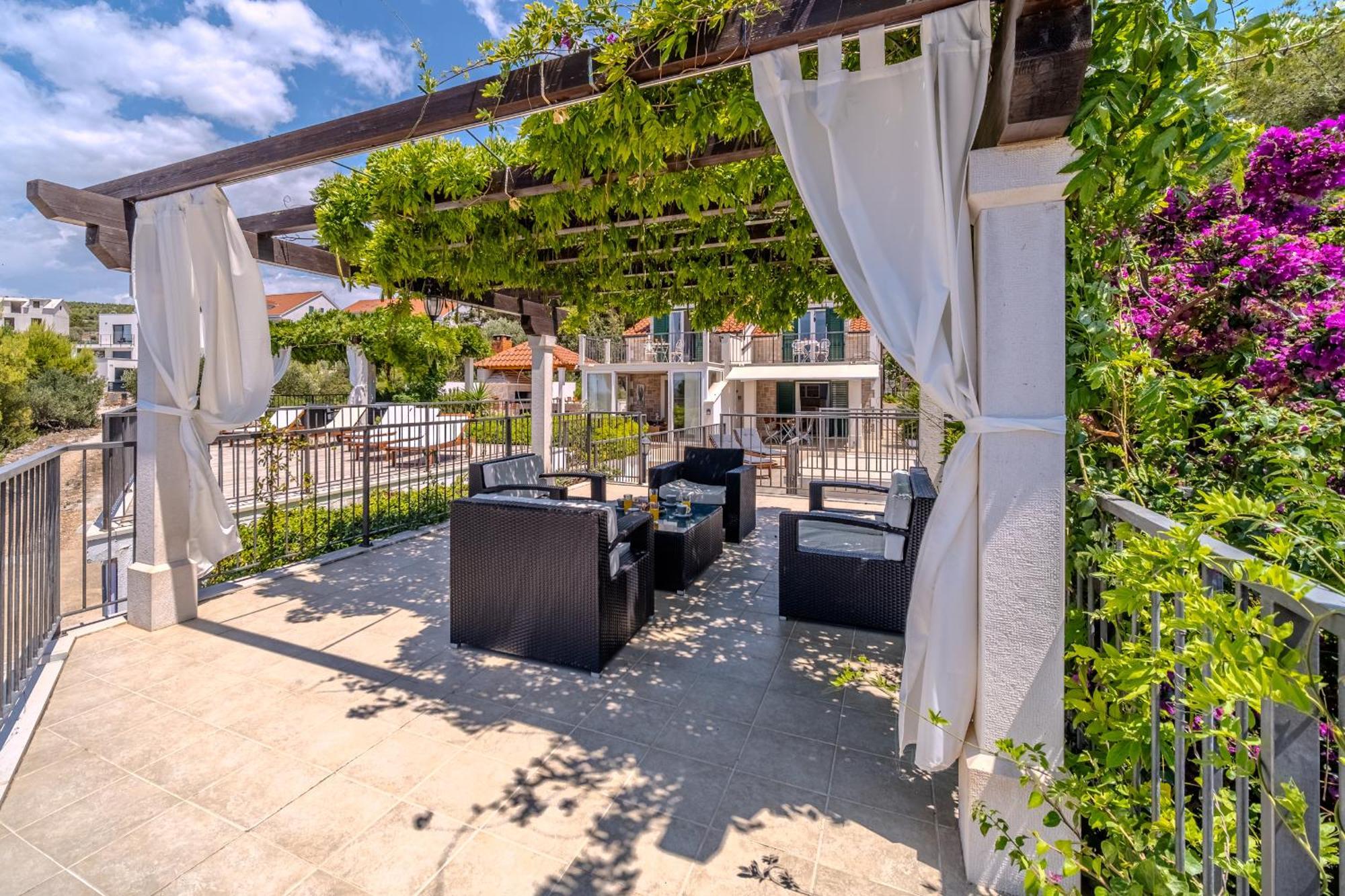 Villa Julia With Heated Pool, Ideal For Large Groups Milna  Exterior photo
