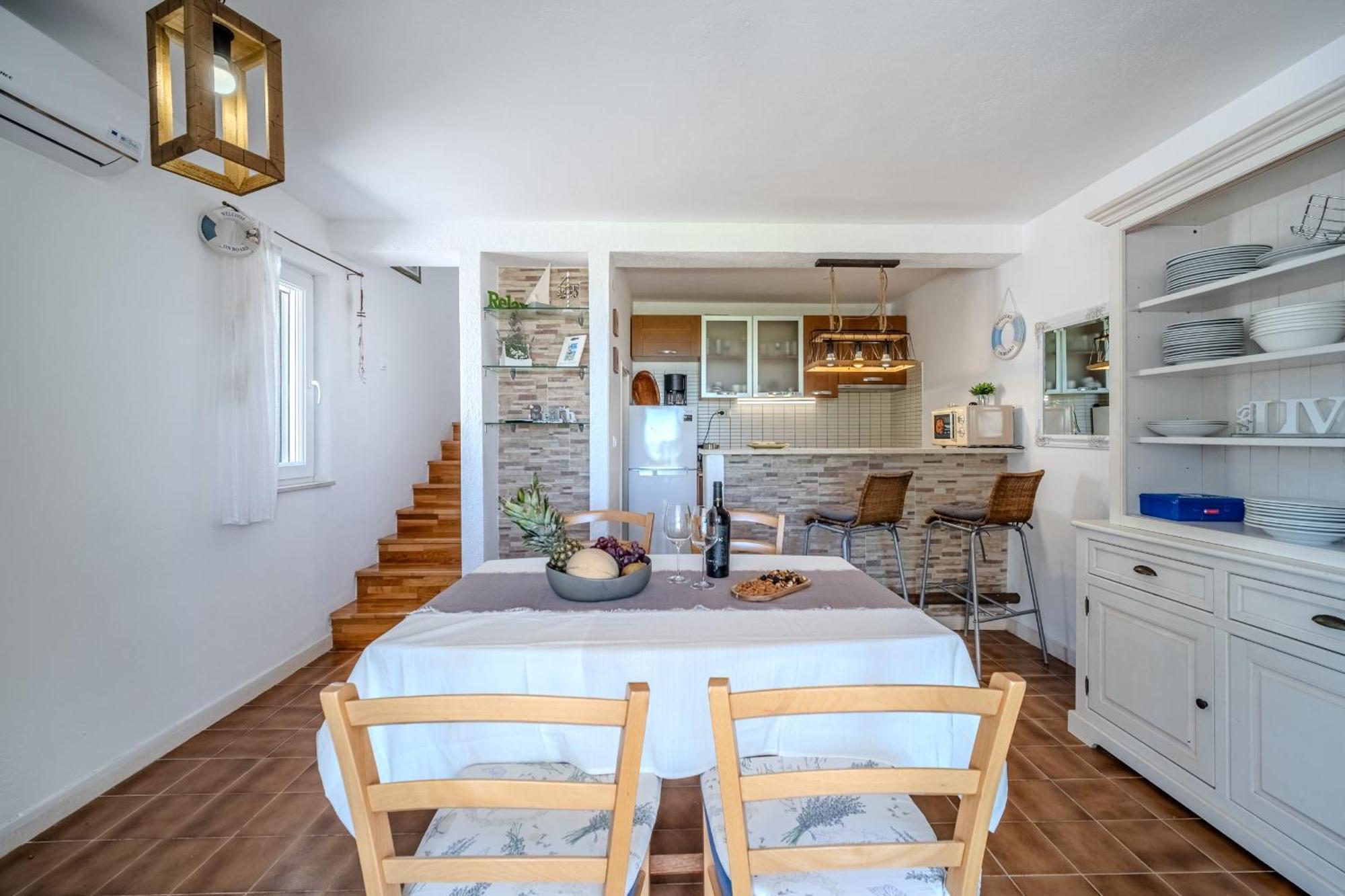Villa Julia With Heated Pool, Ideal For Large Groups Milna  Exterior photo