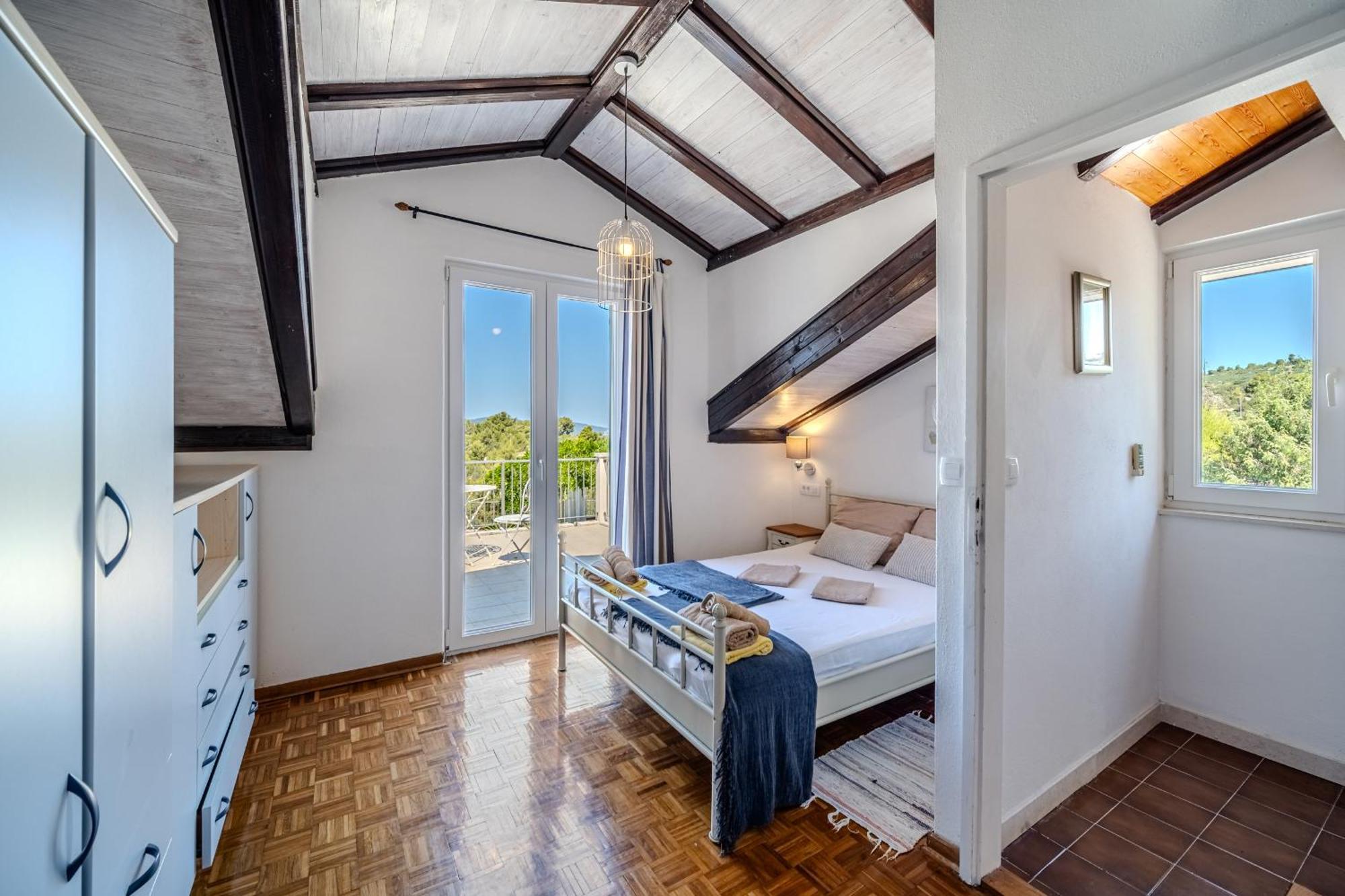 Villa Julia With Heated Pool, Ideal For Large Groups Milna  Exterior photo